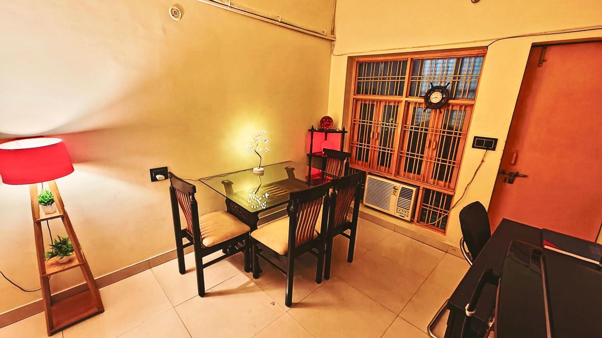 The Yellow House - Couple'S Getaway In Gomti Nagar- 1 Bhk Lucknow Exterior photo