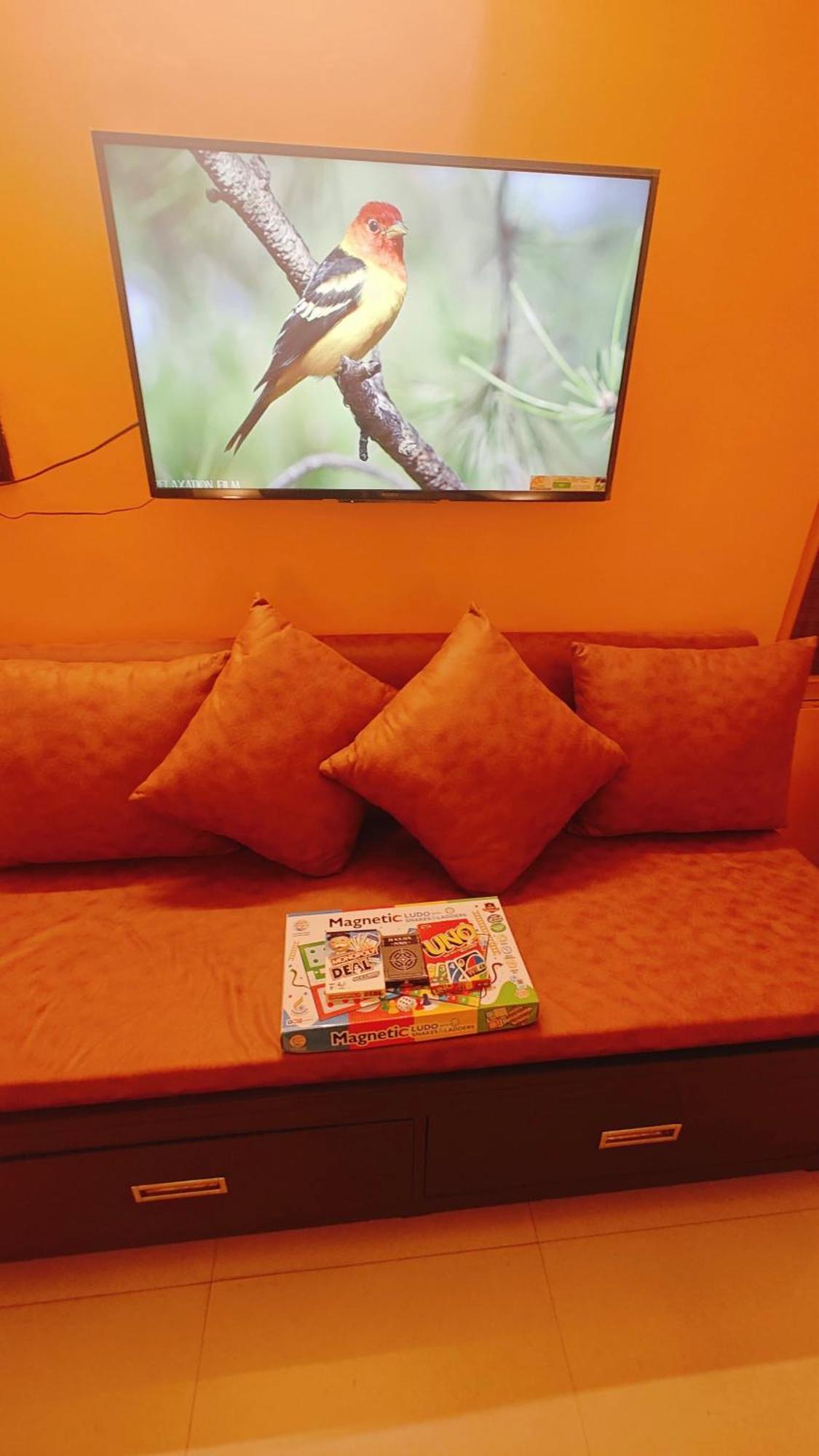 The Yellow House - Couple'S Getaway In Gomti Nagar- 1 Bhk Lucknow Exterior photo