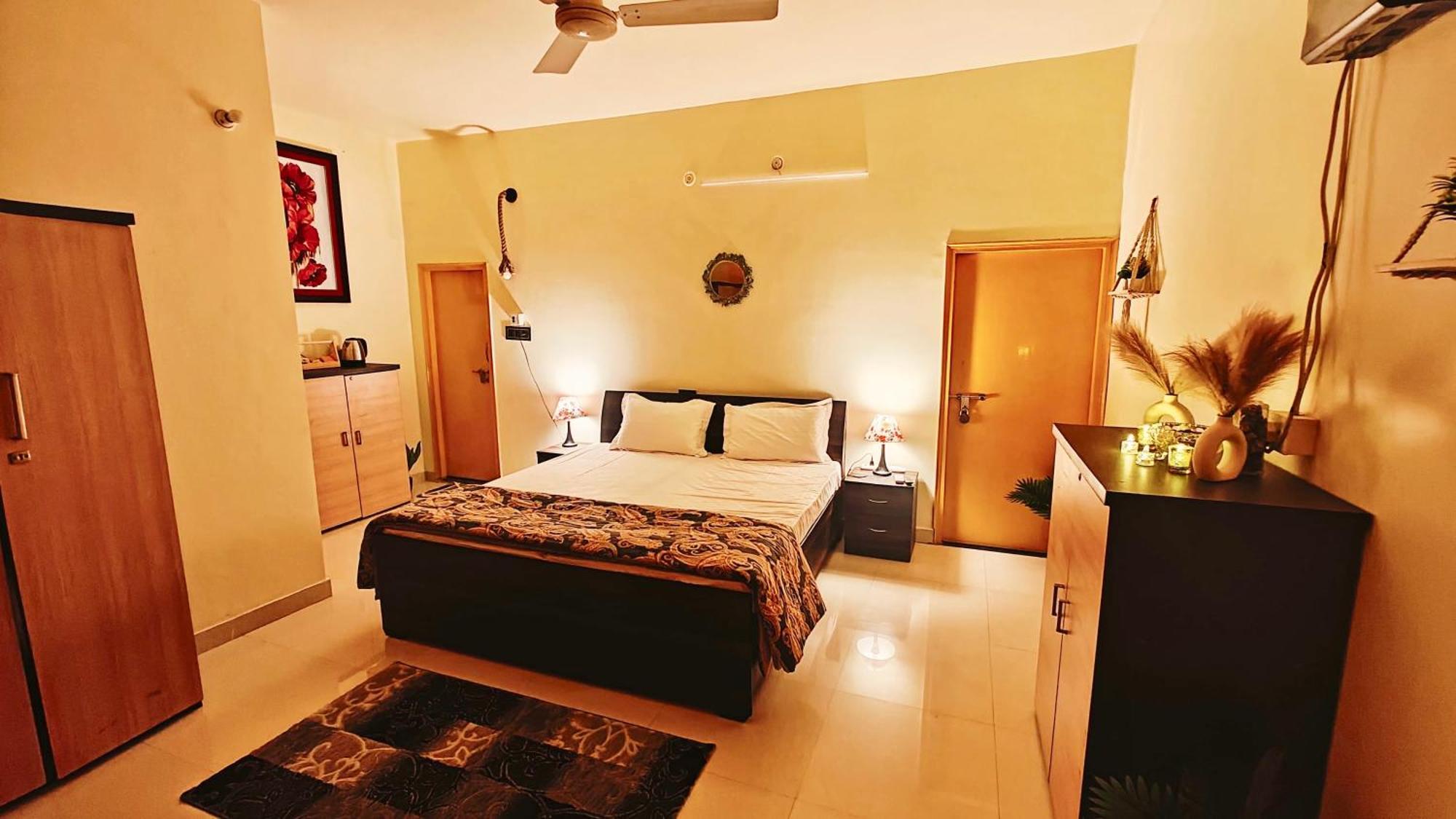 The Yellow House - Couple'S Getaway In Gomti Nagar- 1 Bhk Lucknow Exterior photo